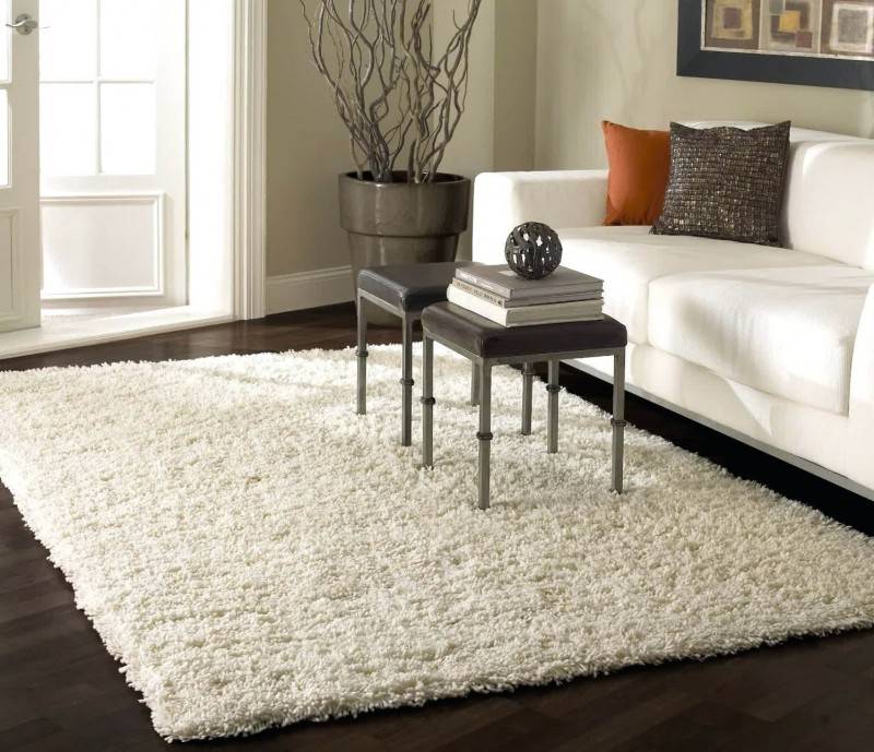 Белый ковер