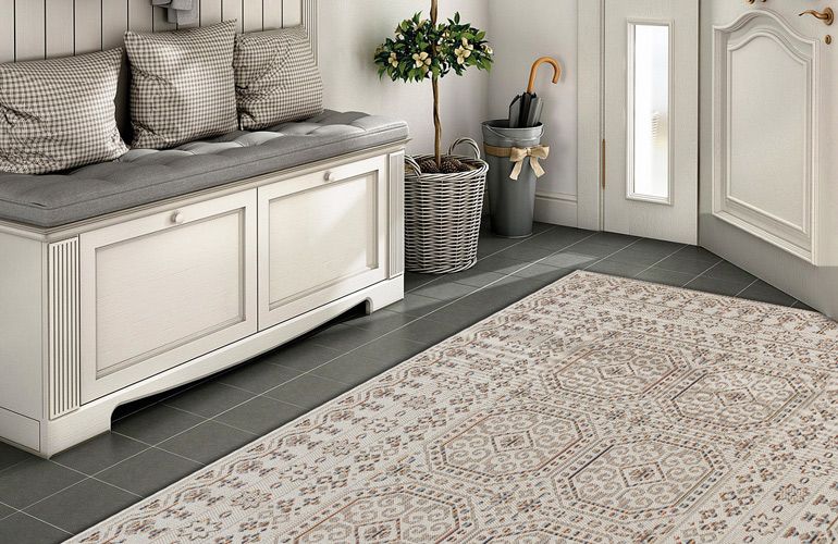 Бежевый ковер