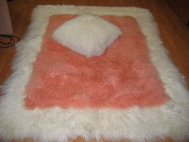 Покрывало Персик в белом канте из овчины Тибетской